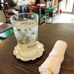 喫茶とお酒ムラリス - お冷＆おしぼり