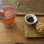 香豆珈琲 - 私、ピンクレモネード 550円 スコーン（プレーン）250円！