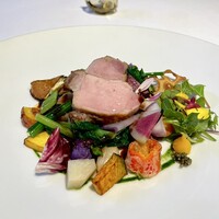 モトイ - ⑥ふくどめ小牧場のサドルバックのロティ
                　たっぷりのお野菜と共に