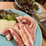 和×中×韓料理 三国酒場 - サムギョプサル