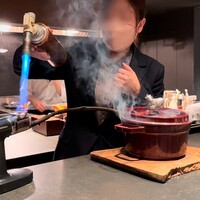 麻布 kumasan - スモークマシーンで、桜チップの瞬間燻製