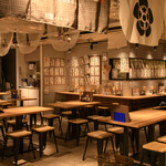 越前魚問屋 蟹ヱ門 - 横丁雰囲気。一人カウンター呑みにも、仲間とワイワイにも！