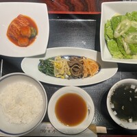 游玄亭 新宿 - 2024.12.03 (火)    ミックスランチ（赤身ロース焼、カルビ焼、エビ焼）　4200円（税込）