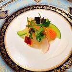 La maison du caviar 17℃ - 小田原産カワハギと有機野菜。下にはカリフラワーのムース。