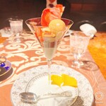 La maison du caviar 17℃ - 醤油のアイスクリームやほうじ茶のムースなど、重ねたパフェ