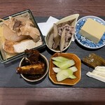 和酒処 小料理 酒幸 - あて盛り　おでん盛り・牛肉と牛蒡煮付け・蟹味噌豆腐・秋刀魚煮付け・セロリの甘酢漬け・奈良漬&クリームチーズ