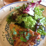 花・ふらんす食堂やまもと - Bランチ(¥1,980) 前菜:本日のキッシュ サラダ添え
      (コゴミとチョリソーソーセージのキッシュ)