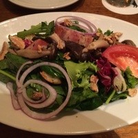 37 Steakhouse & Bar - ほうれん草と温かいキノコのサラダ