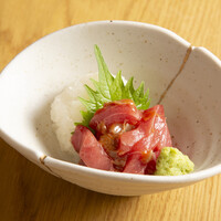 鮪中トロ酒盗和え