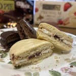 イオン - プレミアムホワイトチョコパイと濃厚チョコ
