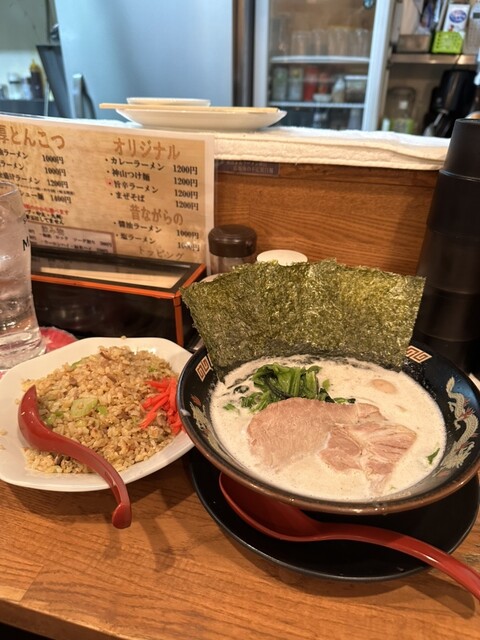 Awa Iekei Ramen Sakaba Shinzan photo 4