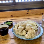 手打うどん 麦蔵 - この圧倒的にボリューム、味が濃すぎないので問題なく食べれます
