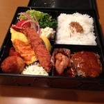 洋食のお店 安井亭 - 名前忘れましたけど、おかずイッパイの弁当でした