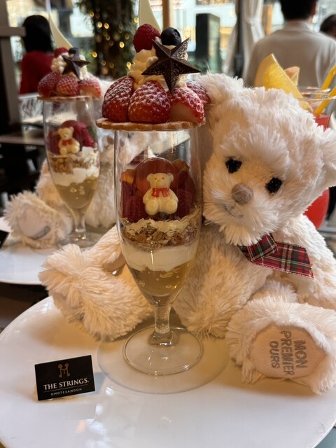 テラス席でくまさんのパフェ』by kirakira.t : ザ ストリングス表参道