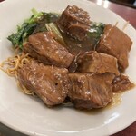 楽園 - ゴロゴロと大ぶりの牛バラ肉