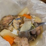 キッチン ブルー グローブ - スプーンであさり、野菜、スープが美味い