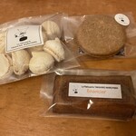 La patisserie TAKAHIRO MARUYAMA - ◉コロンコロン／238円税込
                        ◉サブレナチュール／270円税込
                        ◉フィナンシェ／280円税込