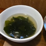 キッチン ブルー グローブ - わかめスープのアップ
