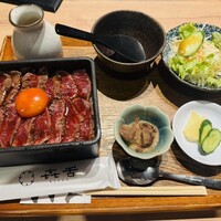 焼肉㐂舌 南船場 - 黒毛和牛
                    熟成イチボ肉タタキステーキのお重
