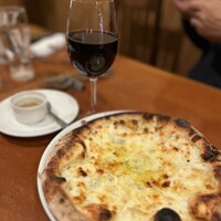 カリーナ　カリーナ - ピッツァも幾つにカットするか選べます