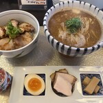 麺屋 八っすんば - さば節醤油らぁ麺とチャーシュー丼