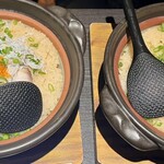 274886819 - 土鍋ご飯（左がしらすと白身魚、右が牡蠣）