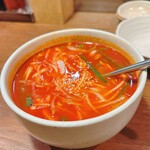ホルモン平田 - コムタンスープ赤