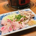 ホルモン平田 - もつ刺盛り合わせ