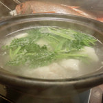 う越貞 - 【鍋物】（追加）
      10日熟成五島列島のクエ。
      餌の関係で和歌山より、五島列島のほうが脂がしつこくないと店主。