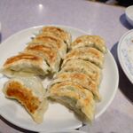 清香園 - 肉と野菜がぎっしりの焼き餃子