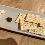 ワルン プアン - カピ&クリームチーズ&クラッカー