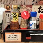 博多かわ屋 - テーブル調味料
