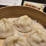 絶品小籠包 満月廬 新宿パークタワー店 - 小籠包