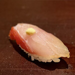 千葉たかおか - 金目鯛（銚子）漬け。軽い漬けの金目鯛。口に含むとシャリが緩やかにほぐれ、金目の身と一体化する。初っ端からハートを撃ち抜かれます。