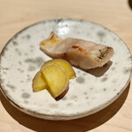 千葉たかおか - 銚子の甘鯛。骨で取った出汁に漬け込んで焼かれた甘鯛はふっくらジューシー。添えられている紅はるかとの相性も良し。