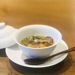 レストラン ウオゼン - ⑦【スープ】
      南魚沼産養鼈+天然ナメコとムキタケ