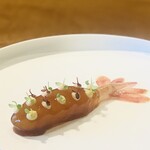 レストラン ウオゼン - ②【冷前菜-1】
      ボタン海老のブイヤベースジュレコーティング、サフラン+大蒜のフヌイユ（マヨネーズ）ソース