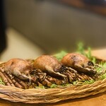 レストラン ウオゼン - 素材見せ：小鴨の蜂蜜塗り石窯焼き