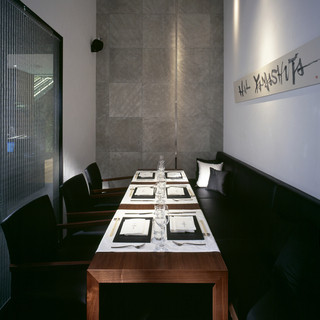 6名様×1室
                                  個室料金につきましてはお問い合わせくださいませ。