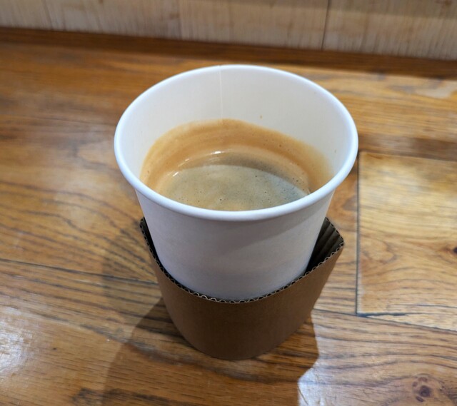 かふぇもかページ 新しい洋服を着てカフェへ行く時は機嫌が良いです☕️🤍 #cafe
