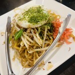 福島牛ステーキと肉汁ハンバーグ 文や - 月見焼きそば