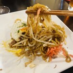 福島牛ステーキと肉汁ハンバーグ 文や - 月見焼きそば