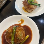 福島牛ステーキと肉汁ハンバーグ 文や - ハンバーグ2種のソース