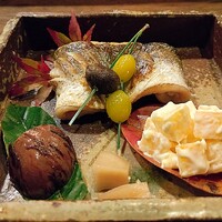 葉歩花庭 - 焼物　カマス柚庵　柿のクリームチーズ和え　生姜の甘酢和え　渋皮