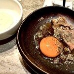 焼肉うしごろ - 季節の匠コース 冬　❻ザブトンのすき焼き（卵かけご飯用白米付）