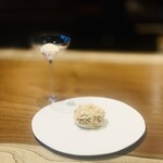 レストラン ウオゼン - ⑪【甘味】
      宮沢栗農園謙信栗（1ヶ月低温熟成）+メレンゲ+フロマージュブラン、ルバーブのピュレ、削り焼き栗のせ
      栗の蜂蜜のアイス