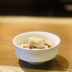 レストラン ウオゼン - ⑩【口直】
      オオマサリ（落花生）の自家製アイス+求肥の最中