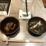 焼肉うしごろ - 季節の匠コース 冬　❷季節の混ぜナムル（白舞茸にセリもはいってます）と❸茄子キムチ