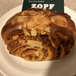 バックシュトゥーベ ツオップ - メイプルナッツロール