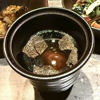 焼肉うしごろ 横浜店 - 季節の匠コース 冬　❶黒トリュフと和牛のコンソメスープ